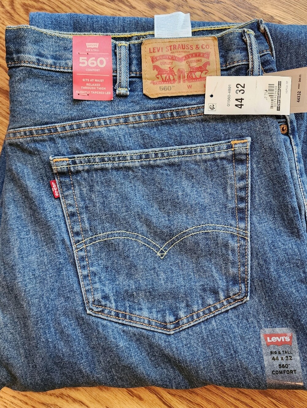 NWT Levi’s 560 Loose Fit Tapered Leg Jeans 44x32 Medium Wash Big and Tall